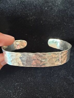 Vintage 925 sterling silver Southwestern hammered cuff bracelet